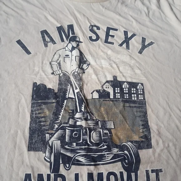 OP I'm Sexy And I Mow It Tee Men's 2XL Funny Novelty Landscaper Fathers Day - Picture 2 of 4